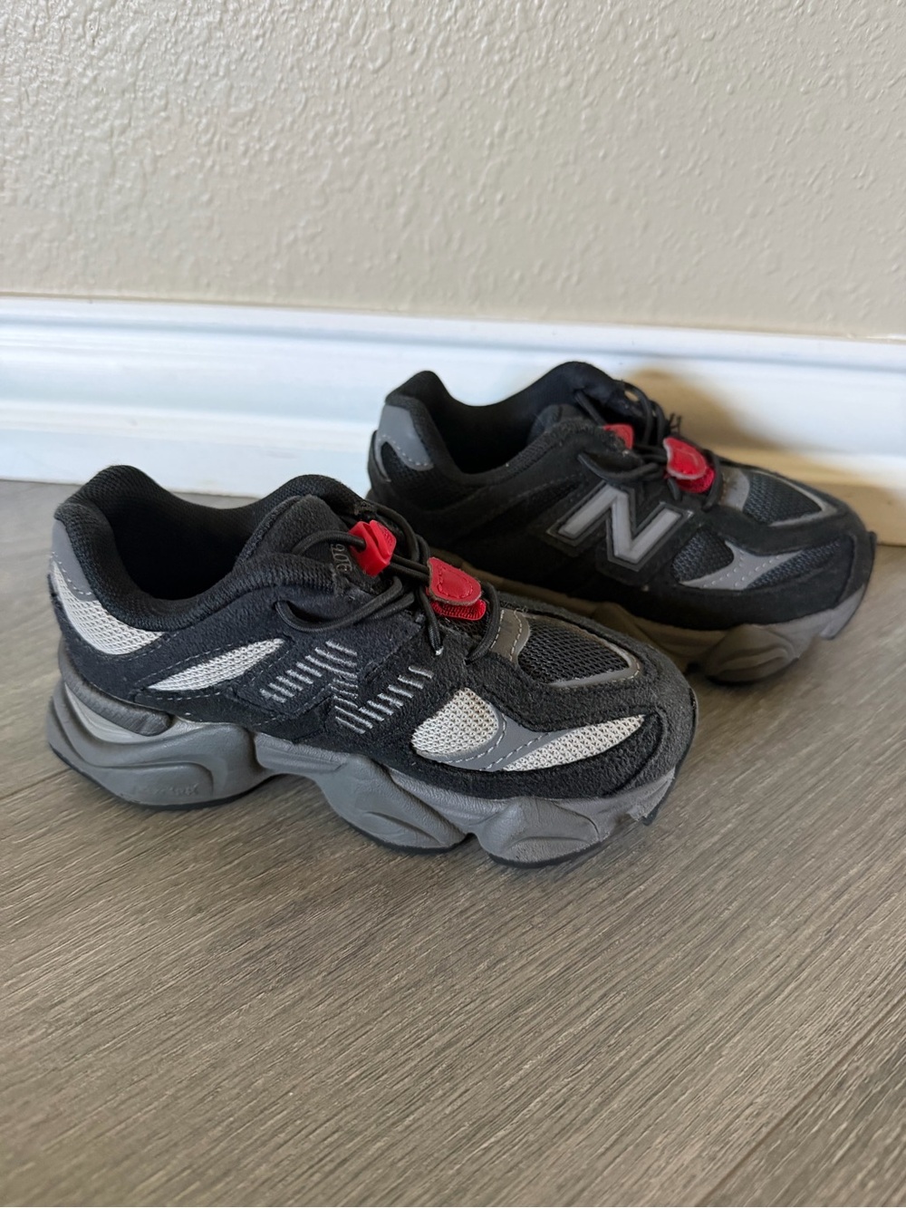 New Balance Black and Red toddler' Athletic Sneakers
